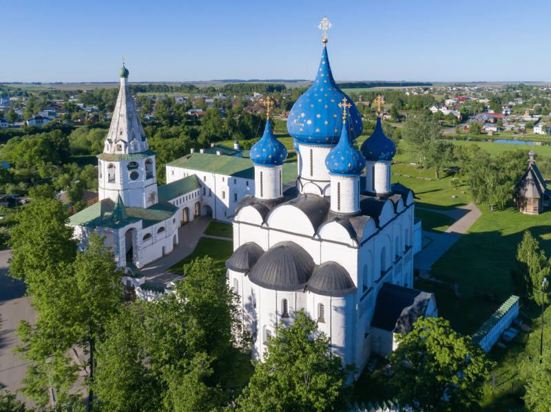 Летние фестивали 2025 года: джаз, опера и современное искусство